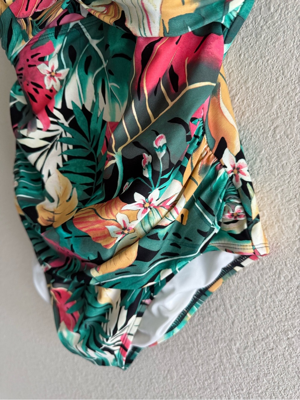 COCO REEF Enrapture Bra Underwire One Piece Swimsuit  34 E - Picture 4 of 10